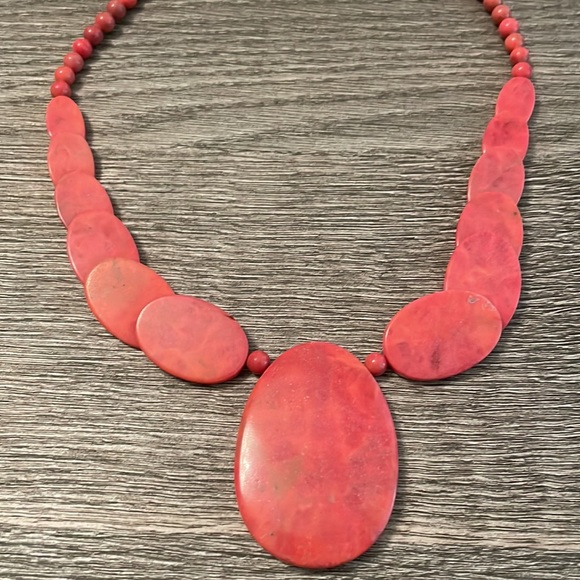 Red stone necklace. - Picture 3 of 8